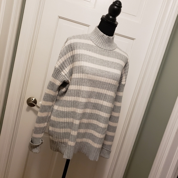 LOFT Grey & White Striped Pullovwr Sweater Size Medium Casual, Comfy - Picture 3 of 8